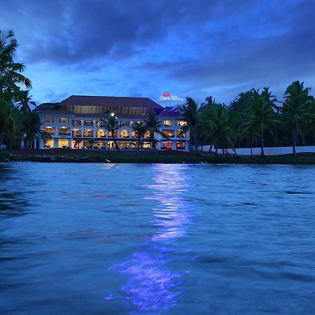 Lake Palace Trivandrum Vettutura Exterior photo