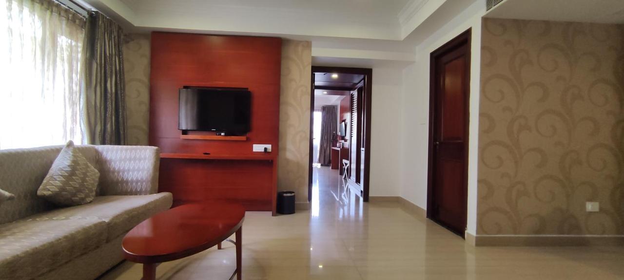Lake Palace Trivandrum Vettutura Exterior photo