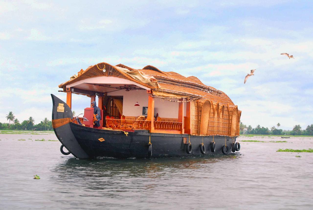 Lake Palace Trivandrum Vettutura Exterior photo
