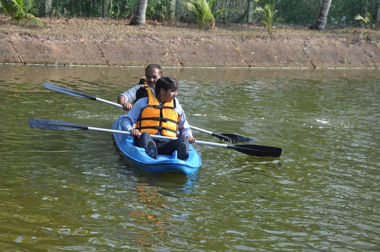 Lake Palace Trivandrum Vettutura Exterior photo