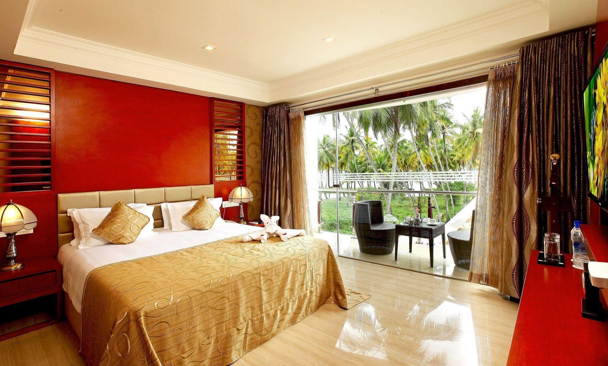 Lake Palace Trivandrum Vettutura Exterior photo