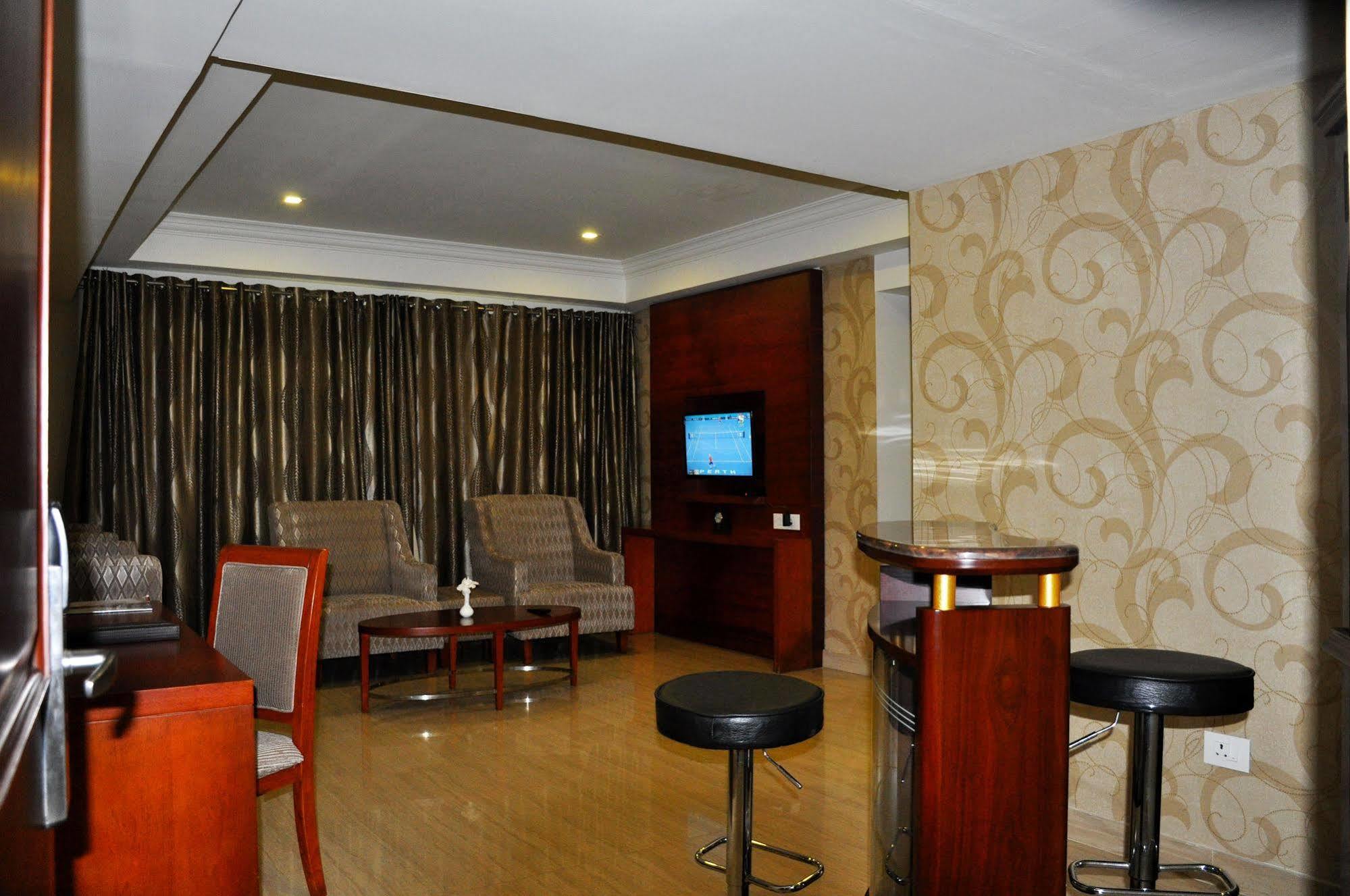 Lake Palace Trivandrum Vettutura Exterior photo