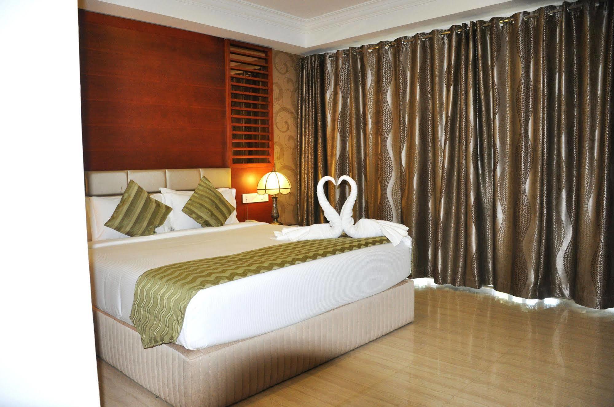 Lake Palace Trivandrum Vettutura Exterior photo