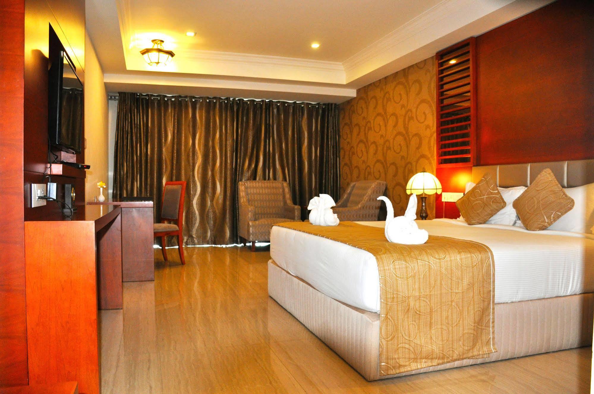 Lake Palace Trivandrum Vettutura Exterior photo