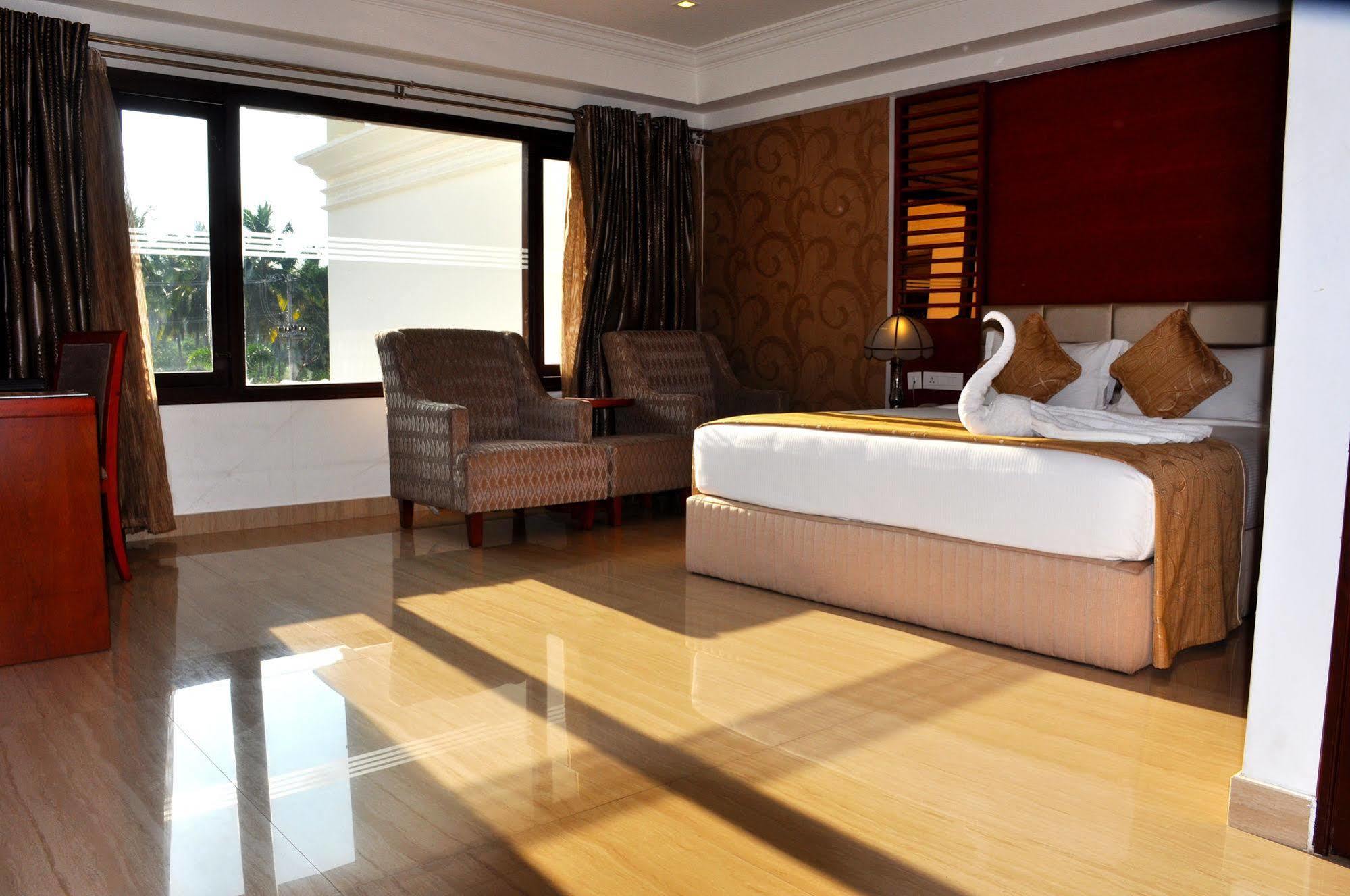 Lake Palace Trivandrum Vettutura Exterior photo