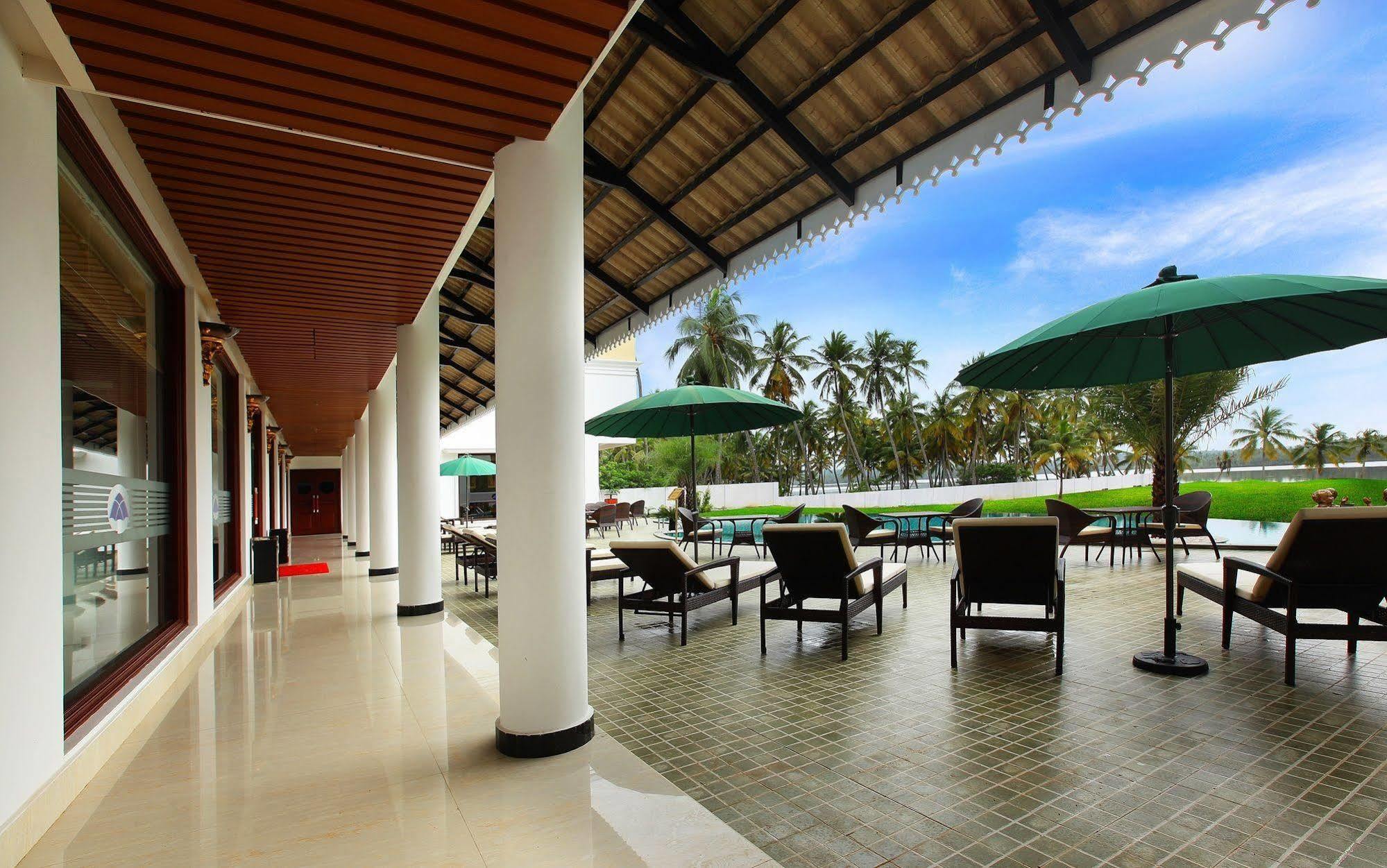 Lake Palace Trivandrum Vettutura Exterior photo