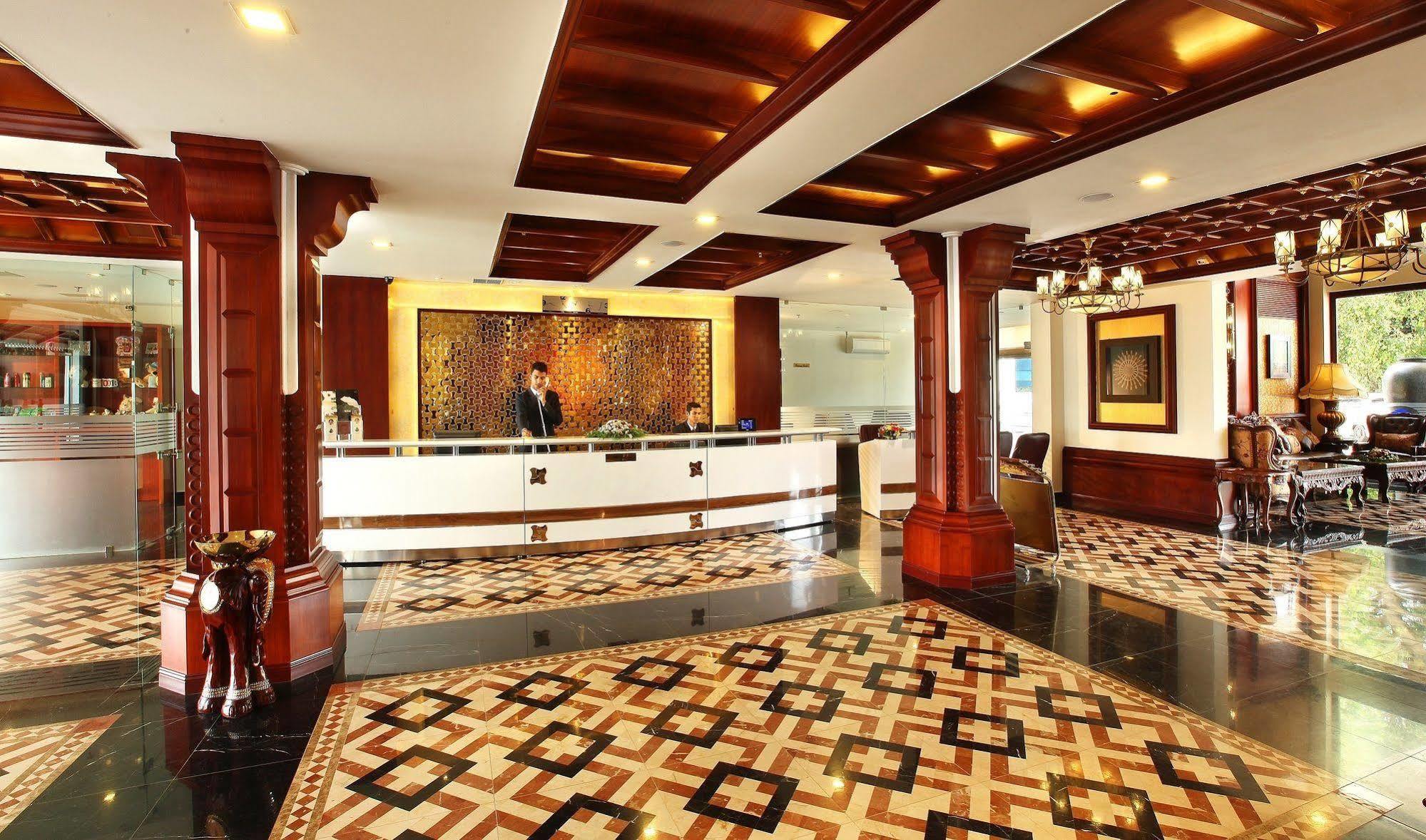 Lake Palace Trivandrum Vettutura Exterior photo