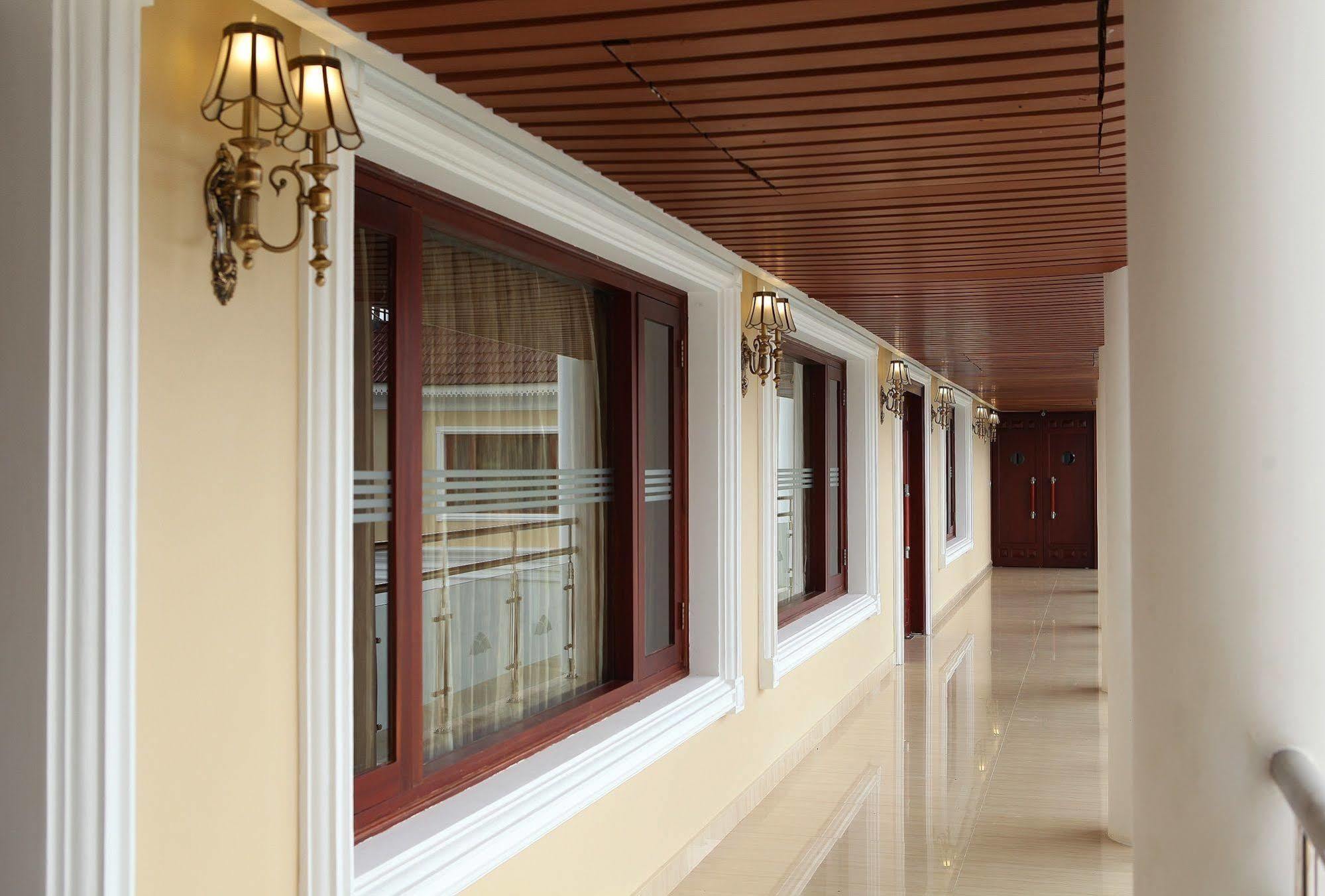 Lake Palace Trivandrum Vettutura Exterior photo