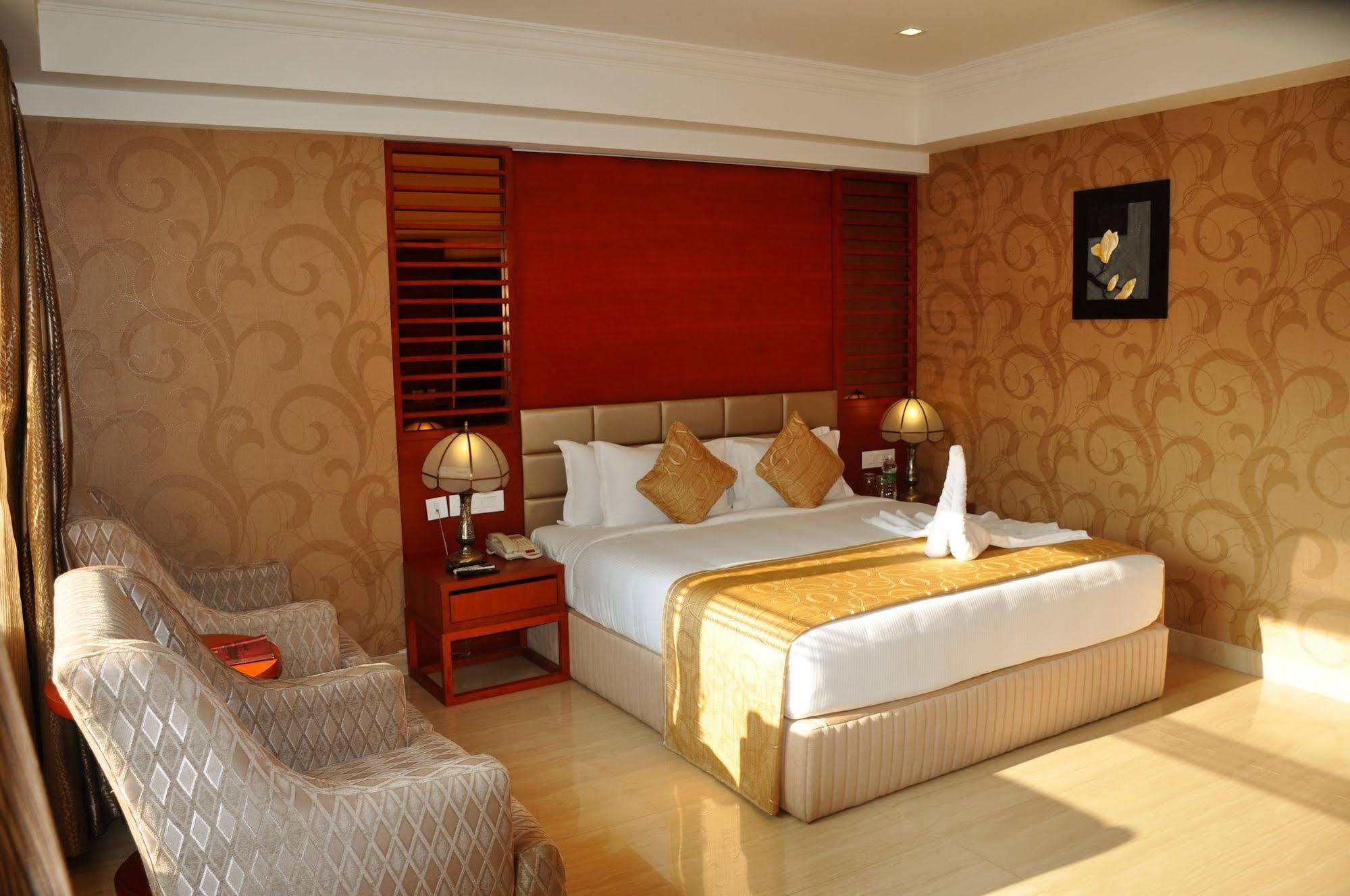 Lake Palace Trivandrum Vettutura Exterior photo