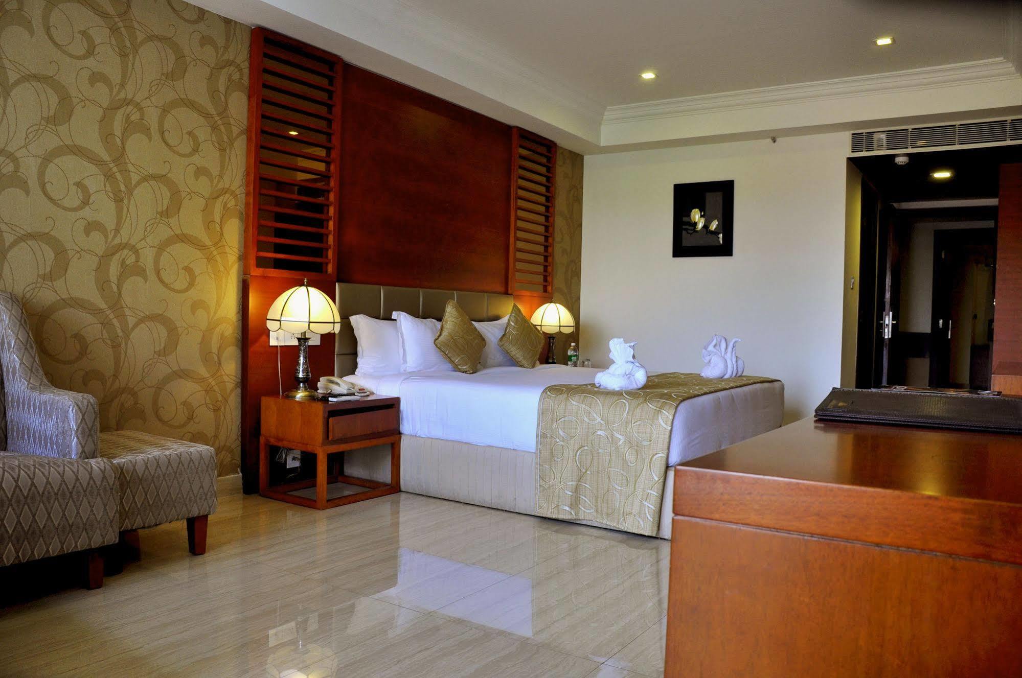 Lake Palace Trivandrum Vettutura Exterior photo