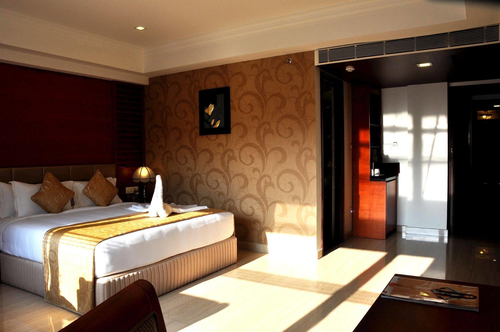 Lake Palace Trivandrum Vettutura Exterior photo